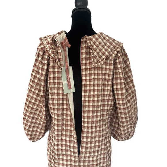 Chic Plaid Dress with Wide-Brim Hat - Picture 4 of 5